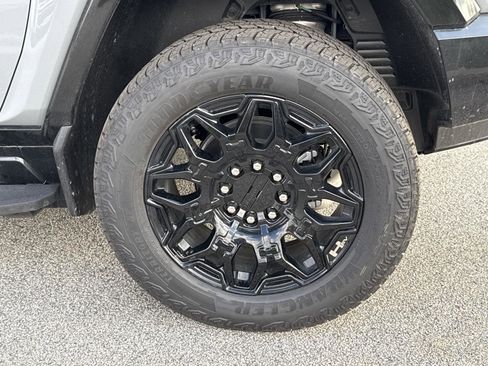 New 2025 GMC Hummer EV 2X image 13