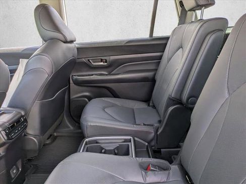 Certified 2025 Toyota Grand Highlander FWD image 19