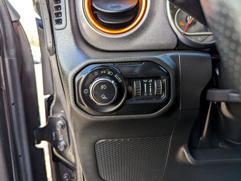 Used 2022 Jeep Gladiator Mojave w/ Cold Weather Group image 14