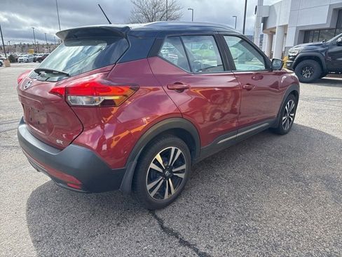 Used 2019 Nissan Kicks SR image 3