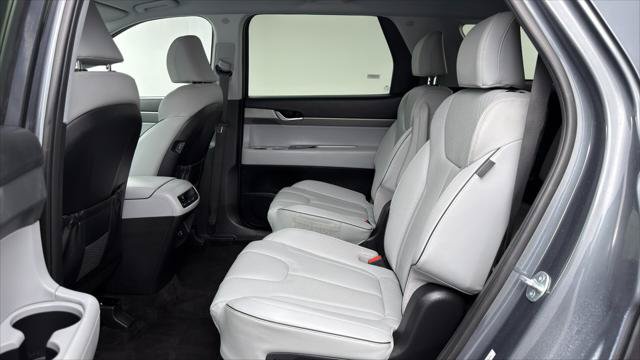 Used 2025 Hyundai Palisade SEL FWD image 17