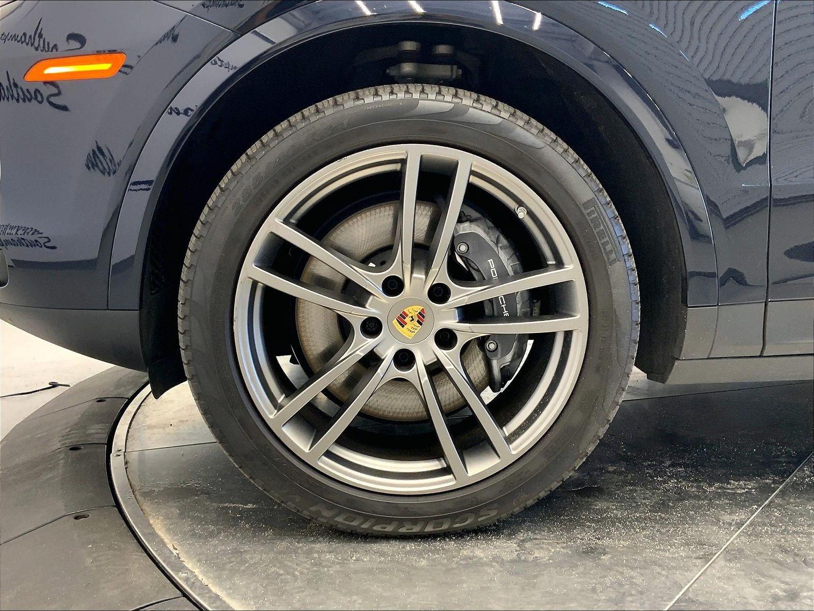 Certified 2023 Porsche Cayenne Platinum Edition AWD/4WD image 11