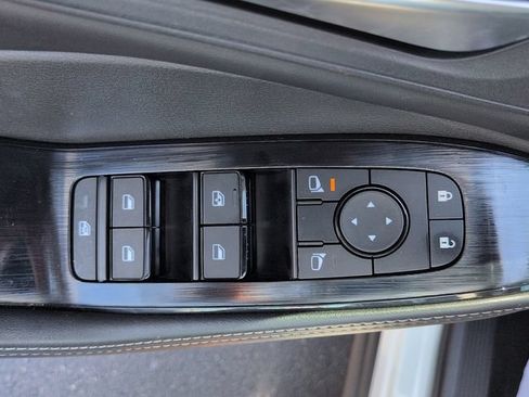 Used 2023 Nissan Rogue SV w/ SV Premium B Package FWD image 17