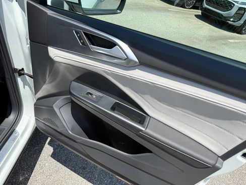 New 2026 Volkswagen Taos SEL AWD/4WD image 31