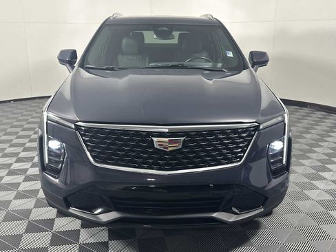 Used 2025 Cadillac XT4 Premium Luxury image 2