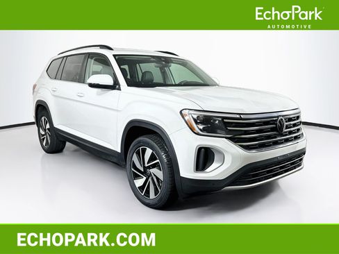 Used 2025 Volkswagen Atlas SE FWD image 1
