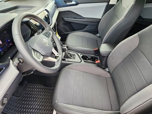New 2024 Volkswagen Taos SE image 9