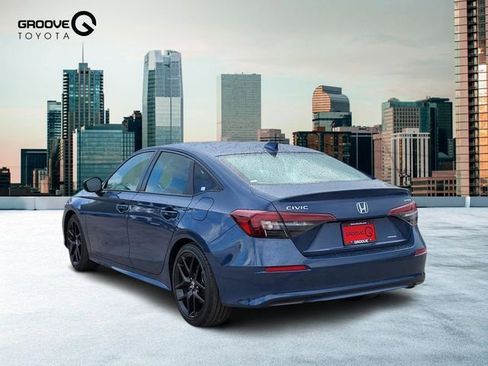 Used 2025 Honda Civic Sport image 3