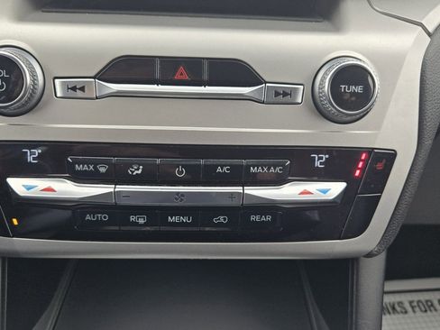 Used 2021 Ford Explorer XLT w/ Equipment Group 202A image 5