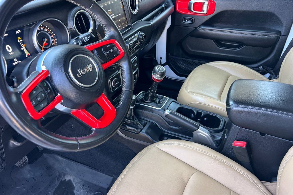 Used 2018 Jeep Wrangler Unlimited Sahara AWD/4WD image 13