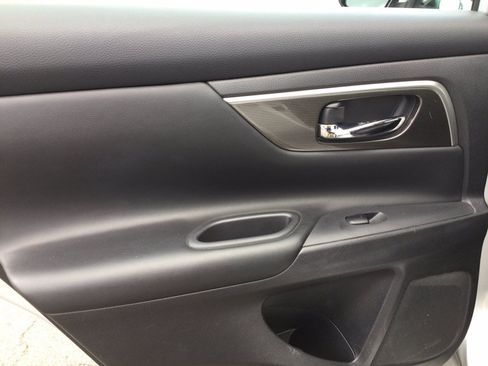 Used 2015 Nissan Altima 3.5 SL FWD image 13