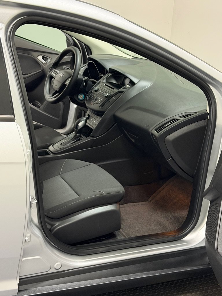 Used 2017 Ford Focus SE FWD image 11