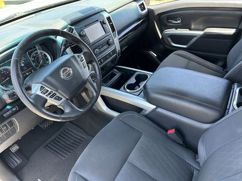 Used 2019 Nissan Titan SV w/ SV Convenience Package AWD/4WD image 17