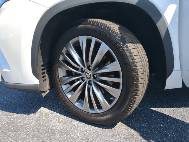 Used 2020 Toyota Highlander Platinum FWD image 38