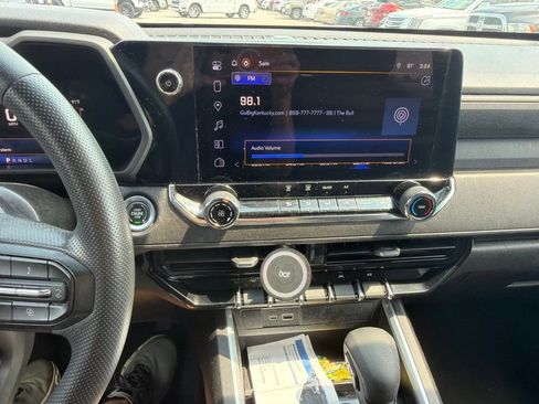 Used 2023 Chevrolet Colorado W/T RWD image 10