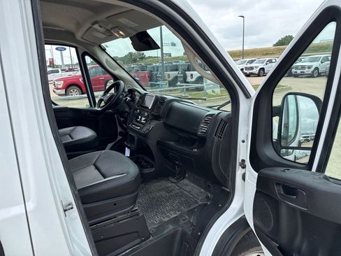 Used 2024 RAM ProMaster 2500 w/ Convenience Group FWD image 14