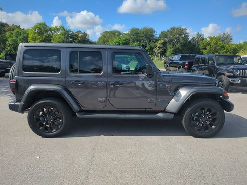 Used 2025 Jeep Wrangler Unlimited Sahara AWD/4WD image 5
