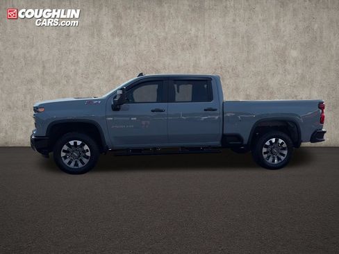 Used 2025 Chevrolet Silverado 2500 Custom w/ Custom Value Package AWD/4WD image 5