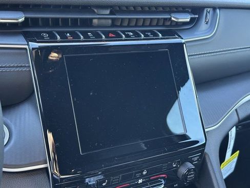 New 2025 Jeep Grand Cherokee Laredo image 25