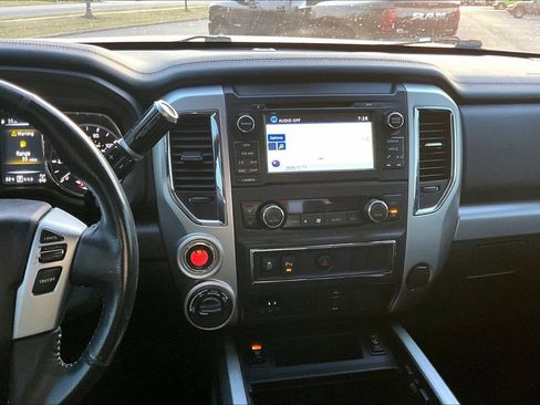 Used 2016 Nissan Titan SL image 5