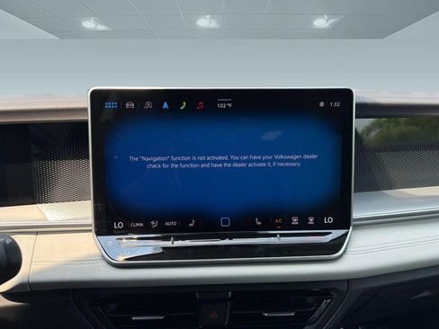 Used 2025 Volkswagen Tiguan SE AWD/4WD image 19