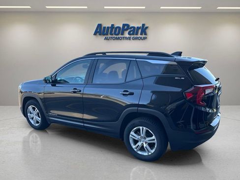 Used 2022 GMC Terrain SLE image 2
