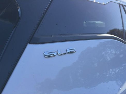 Used 2024 GMC Terrain SLE image 3