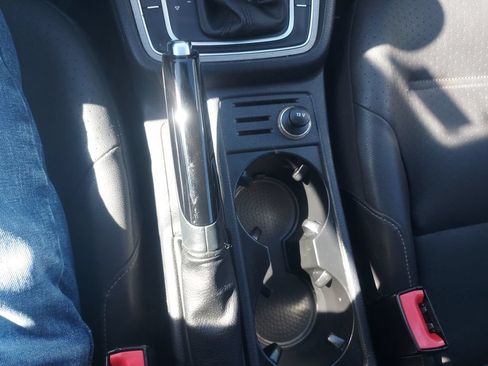 Used 2015 Volkswagen Golf S FWD image 16