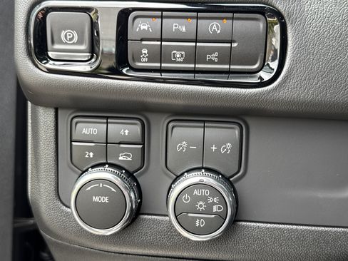 New 2026 GMC Yukon Denali AWD/4WD image 19