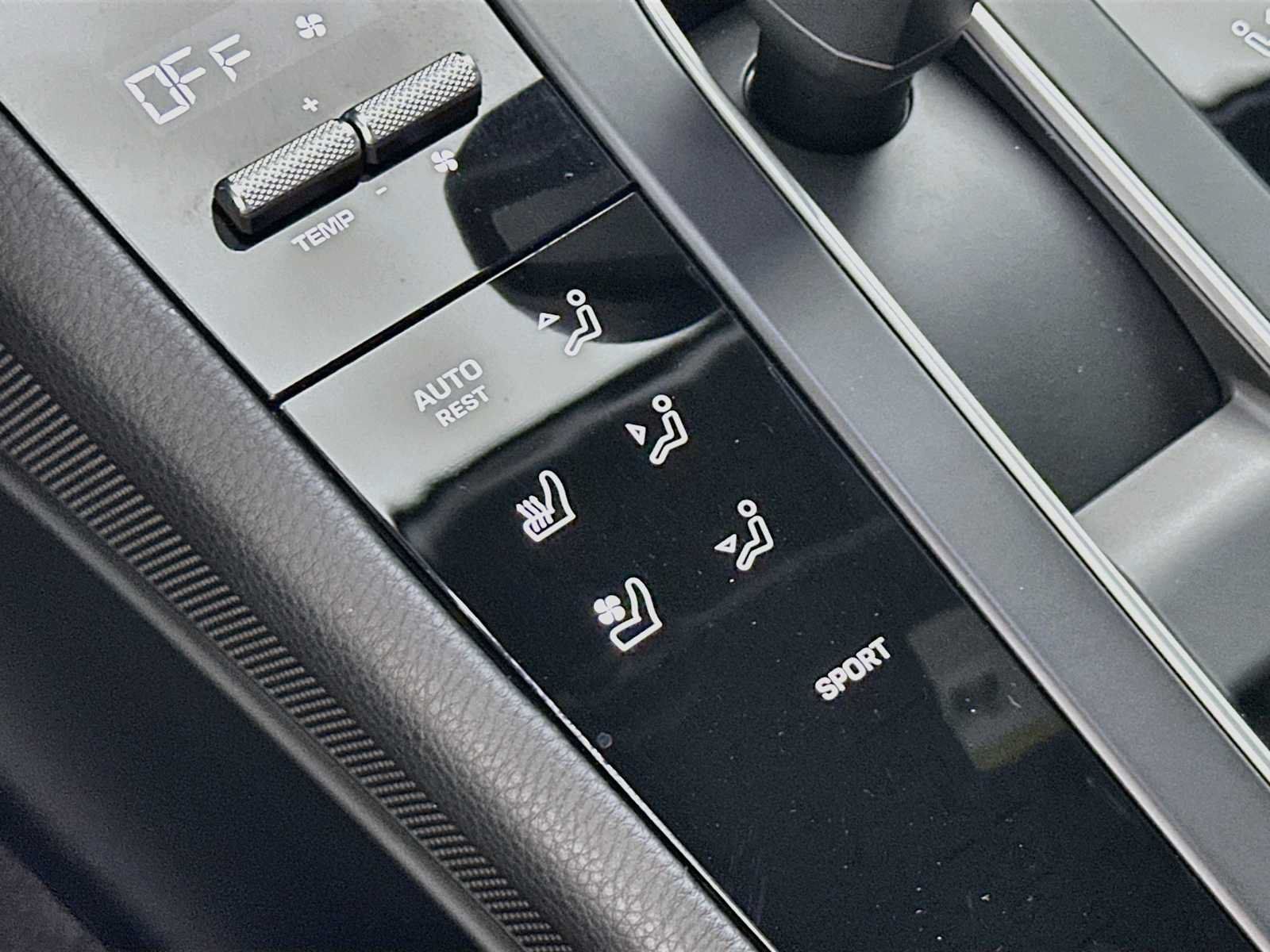 Certified 2026 Porsche Macan AWD/4WD image 21