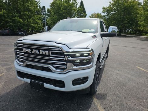 Used 2025 RAM 2500 Laramie AWD/4WD image 2