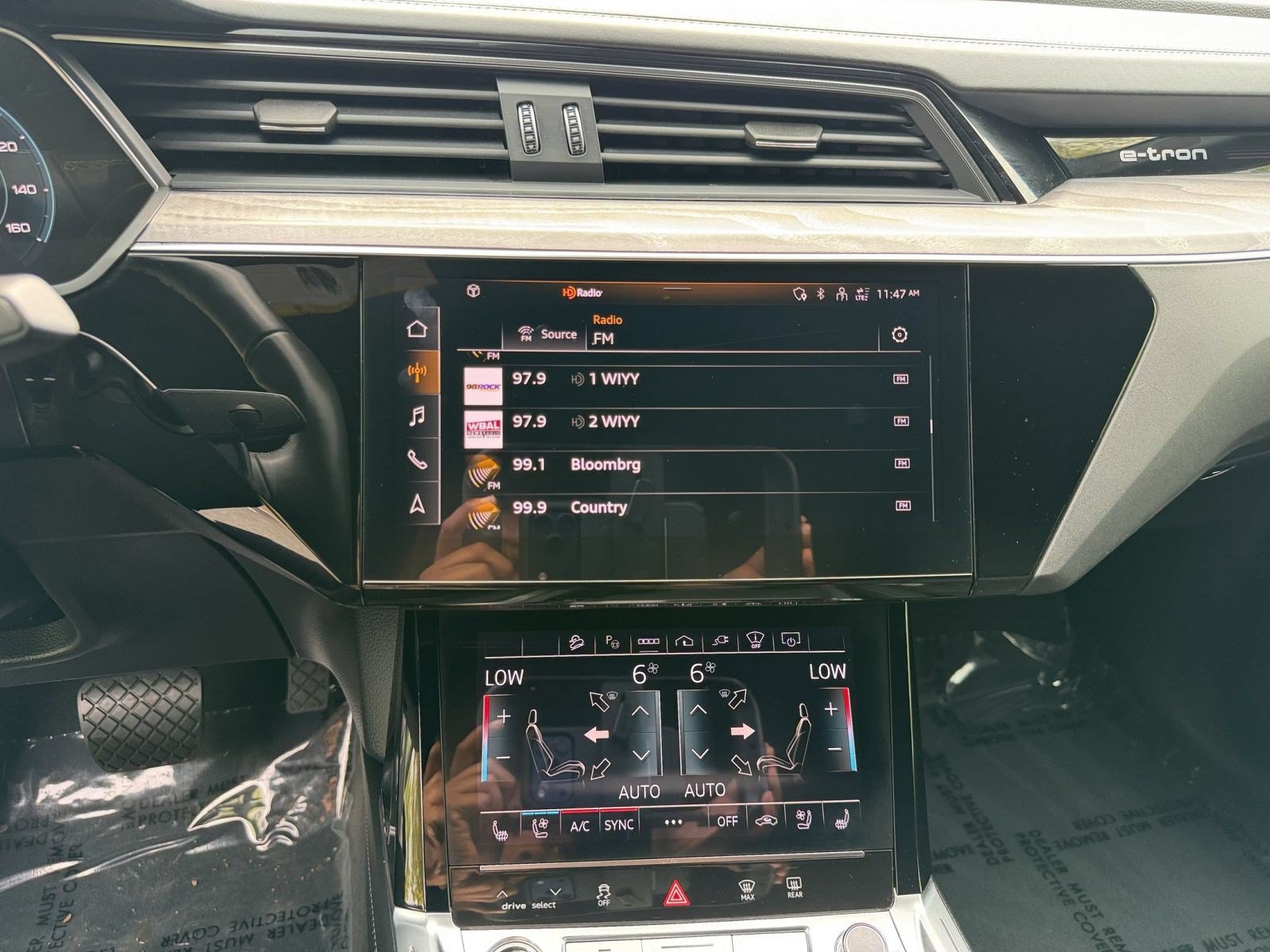 Certified 2024 Audi Q8 e-tron Prestige w/ Prestige Package AWD/4WD image 19