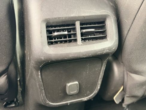 Used 2018 Chevrolet Equinox LS image 23