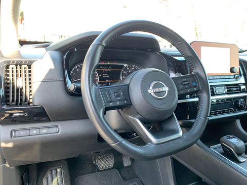 Used 2025 Nissan Pathfinder SV image 36