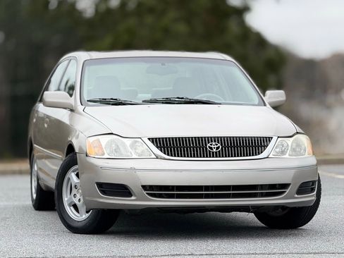 Used 2000 Toyota Avalon XL image 3