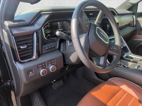 Used 2025 GMC Sierra 2500 Denali Ultimate image 10
