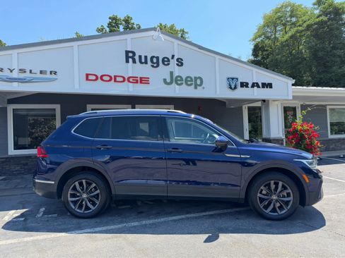 Used 2023 Volkswagen Tiguan SE AWD/4WD image 2