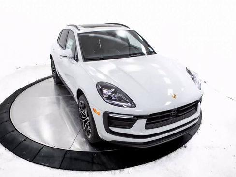 Certified 2025 Porsche Macan image 37