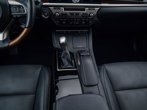 Used 2017 Lexus ES 350 w/ Navigation System Package FWD image 24