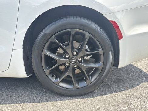 Certified 2026 Chrysler Pacifica Limited w/ S Appearance Package FWD image 21