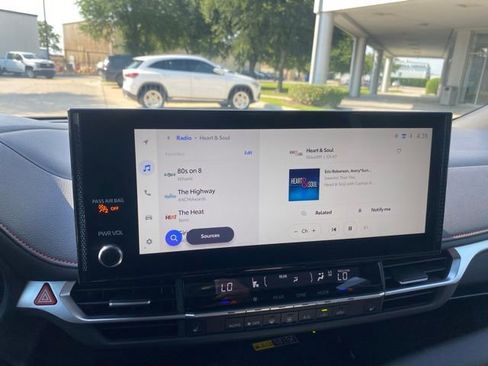 Used 2025 Toyota Sienna XSE FWD image 22