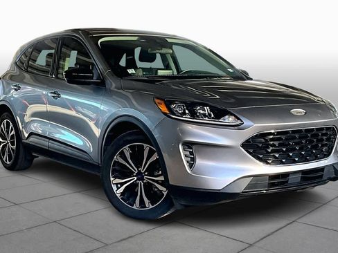 Used 2022 Ford Escape SE w/ SE Sport Appearance Package image 2