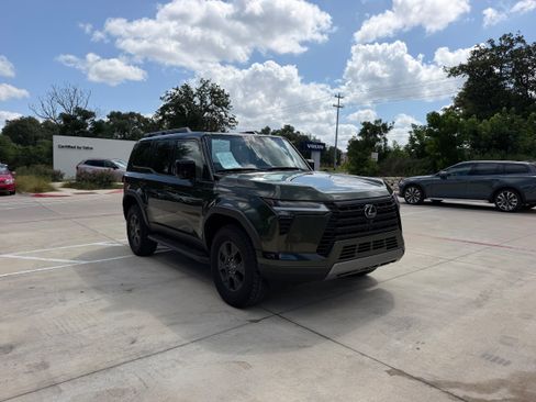 Used 2024 Lexus GX 550 AWD/4WD image 7