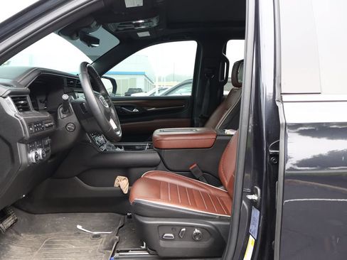 Used 2024 GMC Yukon Denali Ultimate w/ LPO, Floor Liner Package AWD/4WD image 12