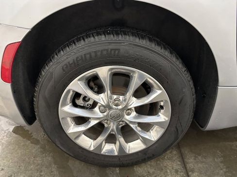 Used 2021 Chrysler Pacifica Touring-L image 36