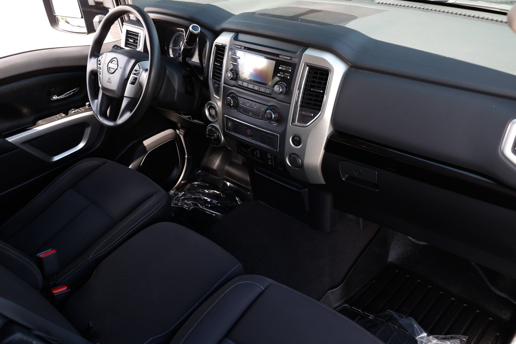 Used 2017 Nissan Titan SV AWD/4WD image 19