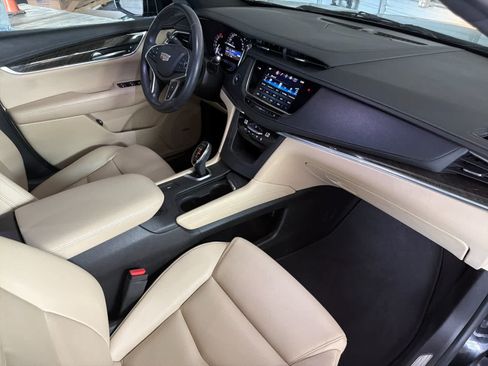Used 2017 Cadillac XT5 FWD image 17