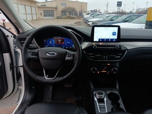 Used 2022 Ford Escape Titanium image 24