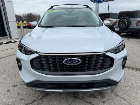 Used 2025 Ford Escape SE w/ PHEV Premium Package FWD image 2