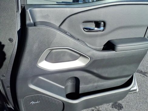 Used 2024 Nissan Frontier SL w/ Technology Package image 20